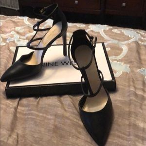 Brand new Nine West black pumps